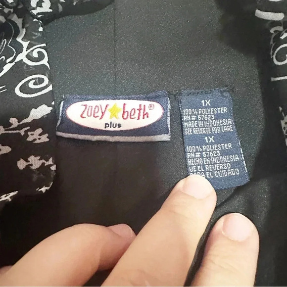 Black & white paisley asymmetrical dress with tie straps size 1X - Picture 11 of 12